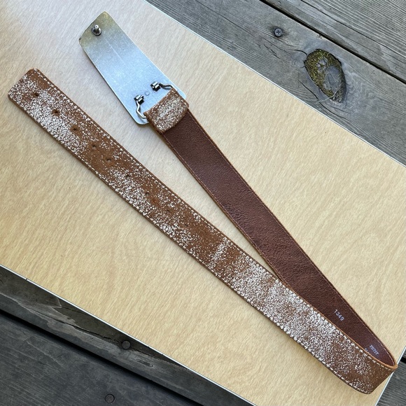Le Chateau Brown Leather Shabby Distressed Belt With Silver Tone Buckle Sz S - Picture 7 of 16